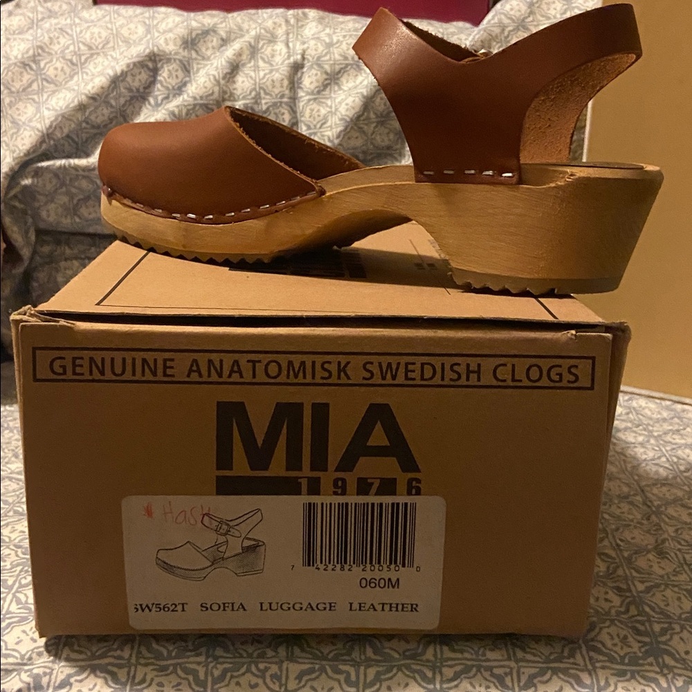 MIA Brown Leather Clogs with Wooden Heel sofia size 36 last pic for comparison - Picture 2 of 3